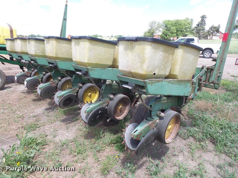 image for item DA6323 John Deere 7000 no-till planter