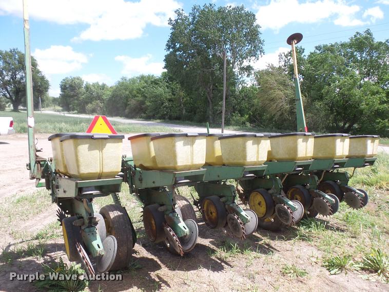 image for item DA6323 John Deere 7000 no-till planter