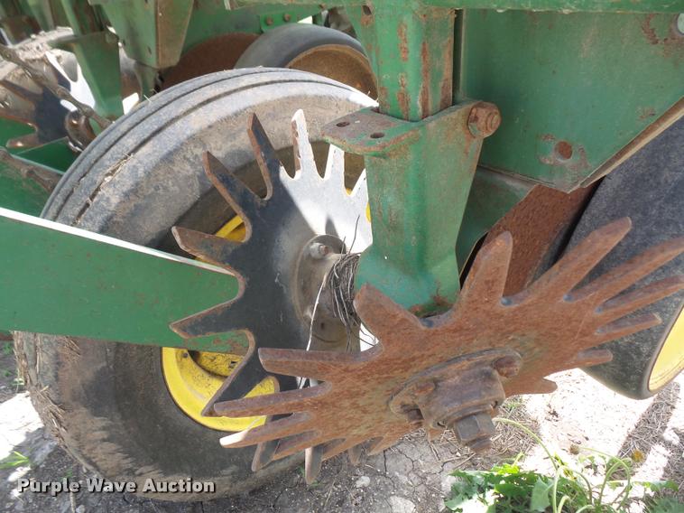 image for item DA6323 John Deere 7000 no-till planter
