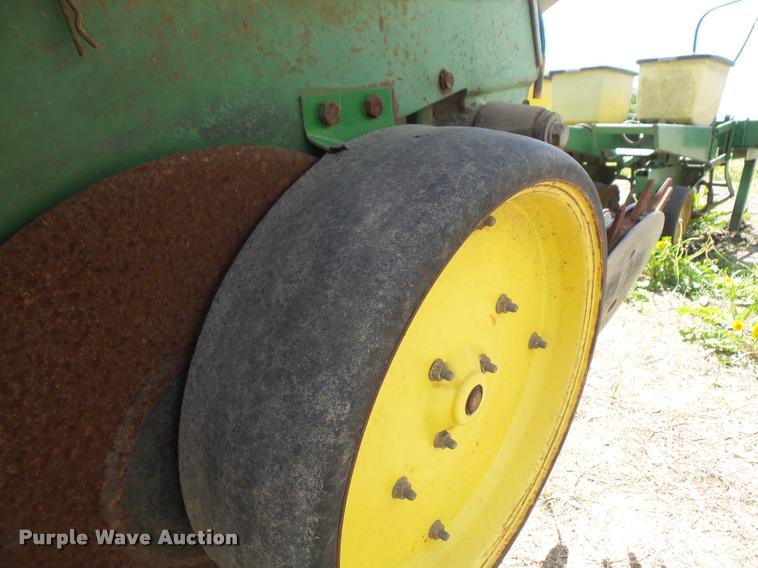 image for item DA6323 John Deere 7000 no-till planter