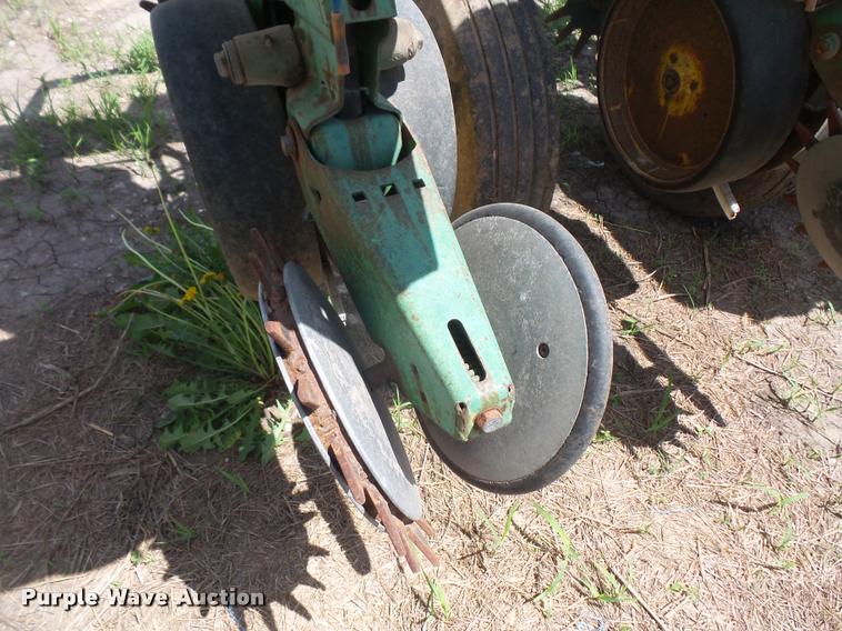 image for item DA6323 John Deere 7000 no-till planter
