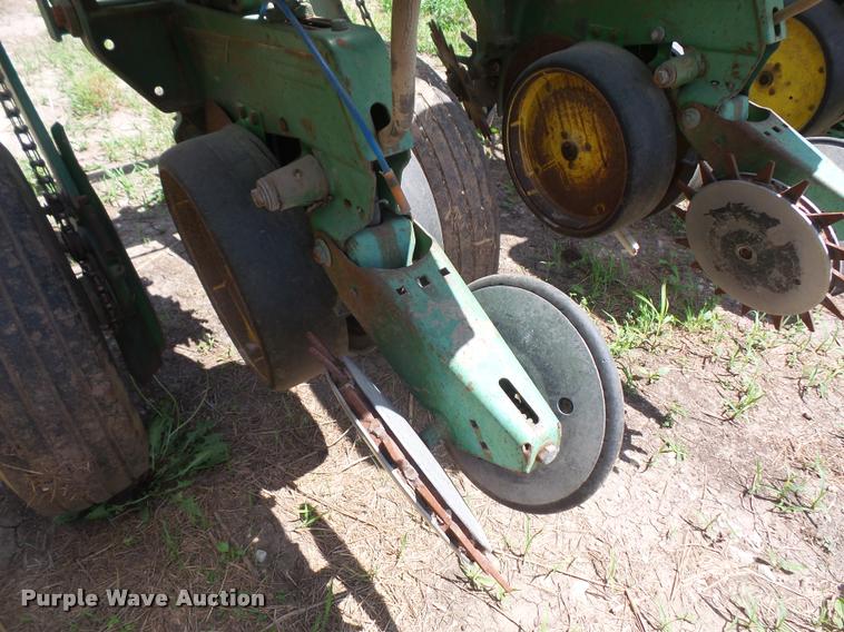 image for item DA6323 John Deere 7000 no-till planter