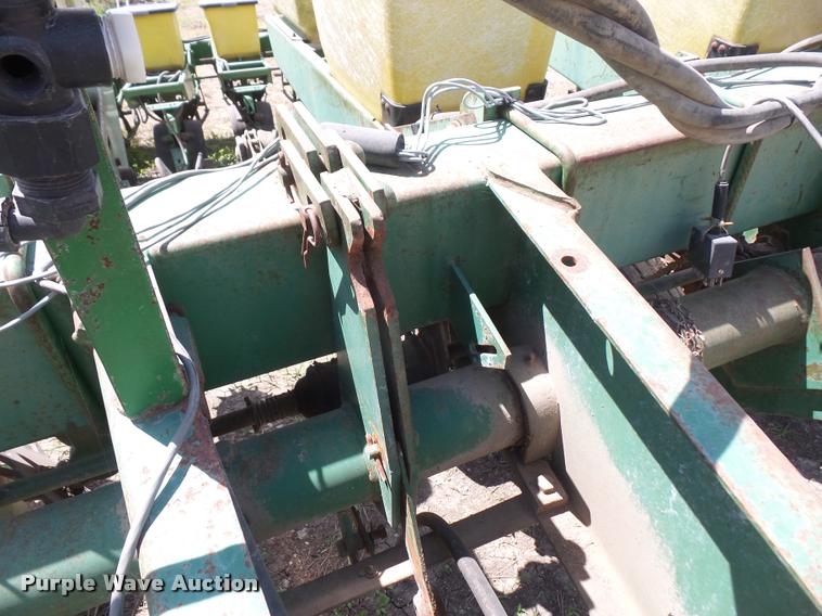 image for item DA6323 John Deere 7000 no-till planter