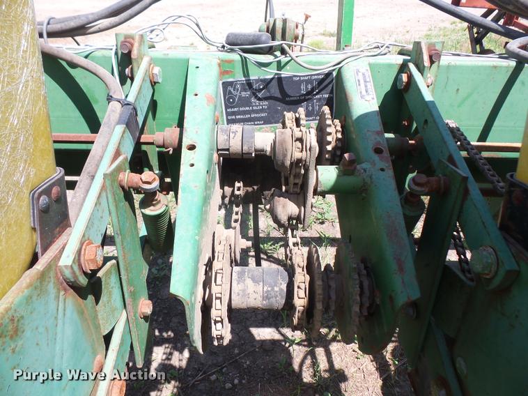 image for item DA6323 John Deere 7000 no-till planter