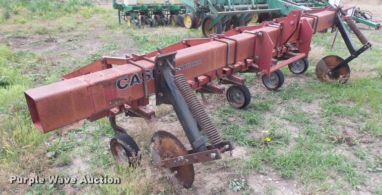image for item DA6324 Case IH 183 row crop cultivator