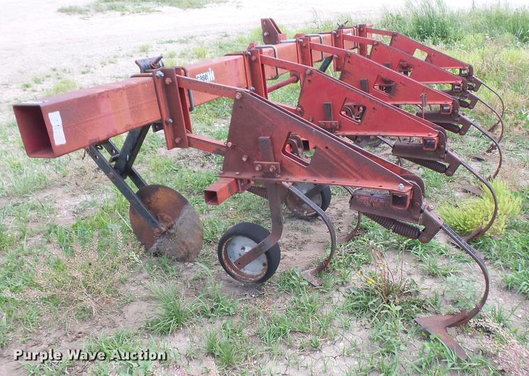 image for item DA6324 Case IH 183 row crop cultivator