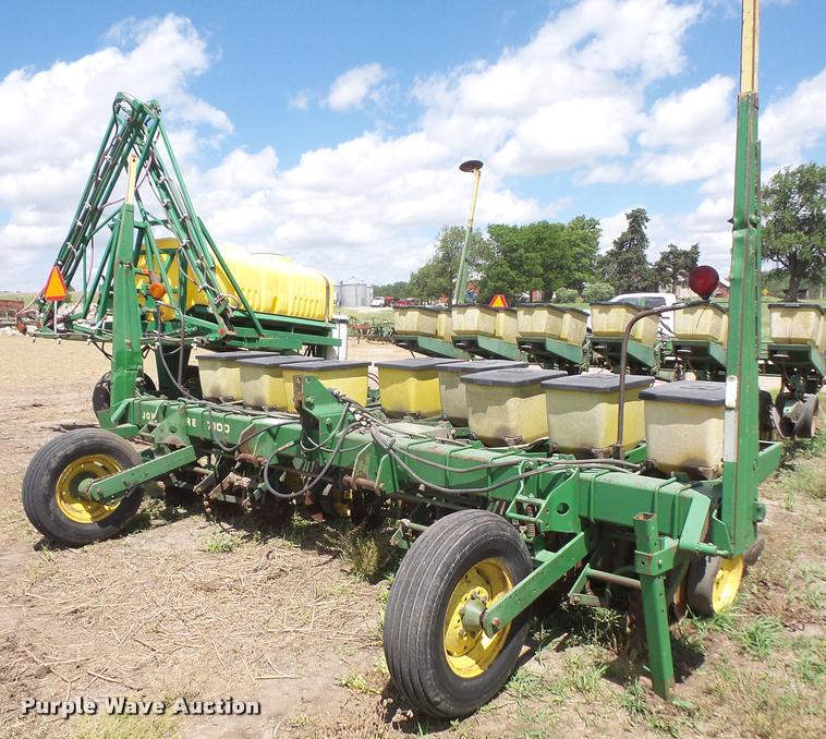 image for item DA6325 John Deere 7100 planter