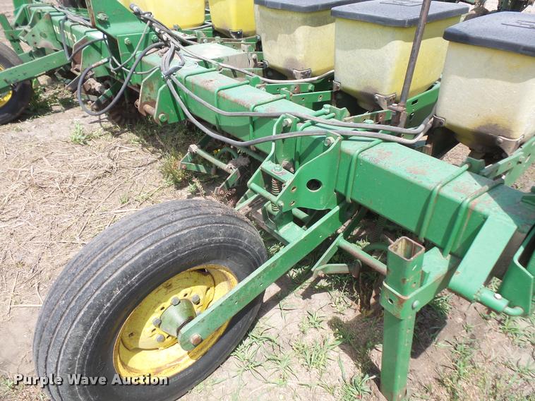 image for item DA6325 John Deere 7100 planter
