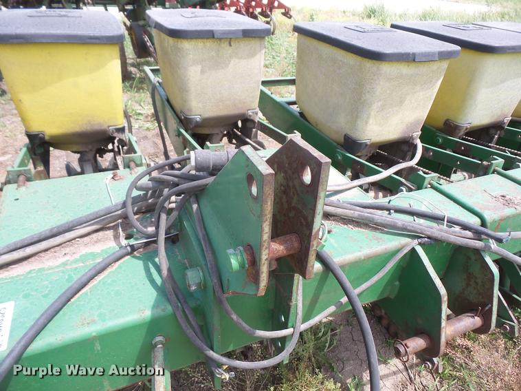 image for item DA6325 John Deere 7100 planter