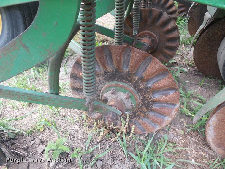 image for item DA6325 John Deere 7100 planter