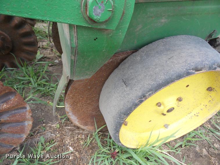 image for item DA6325 John Deere 7100 planter