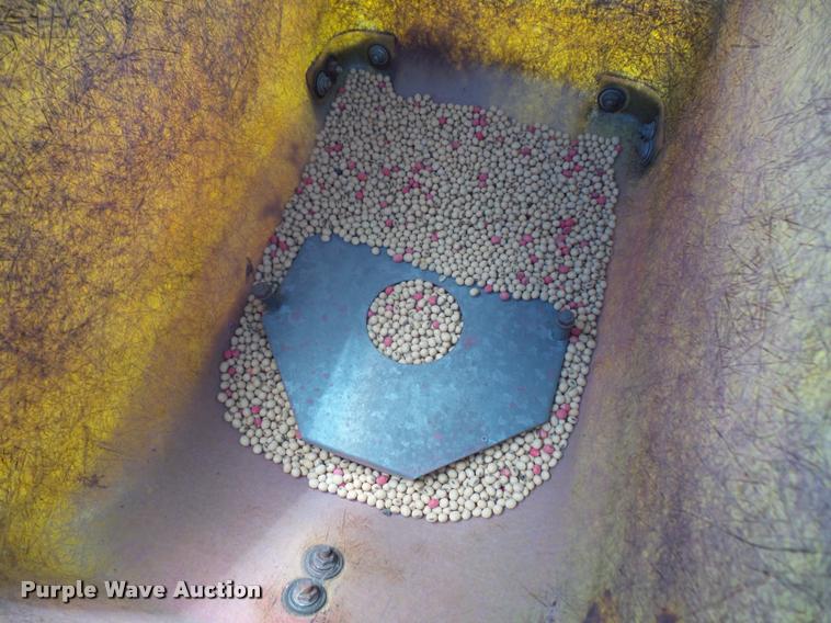 image for item DA6325 John Deere 7100 planter