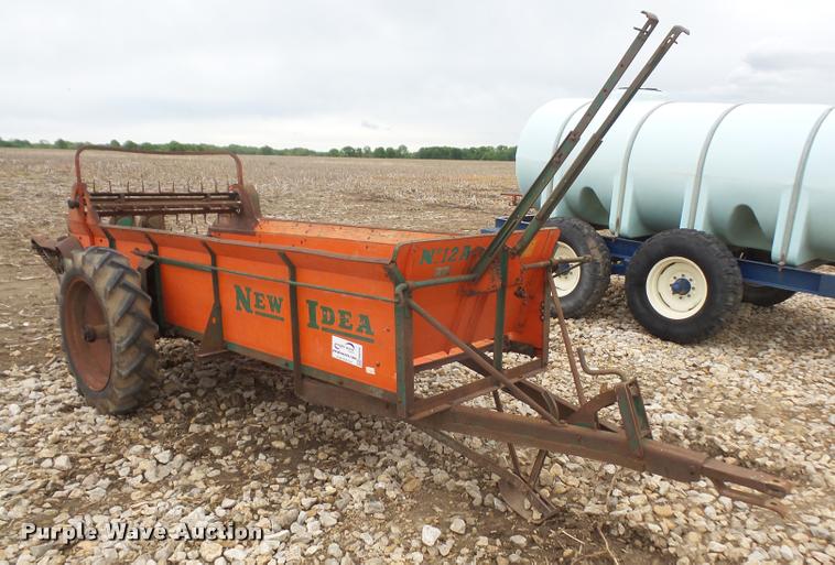 image for item DA8165 New Idea No. 12A manure spreader