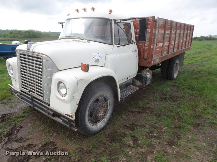 image for item DA8187 1969 International Loadstar 1700 grain truck