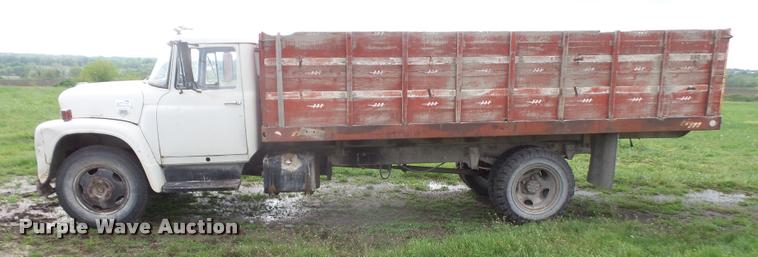 image for item DA8187 1969 International Loadstar 1700 grain truck