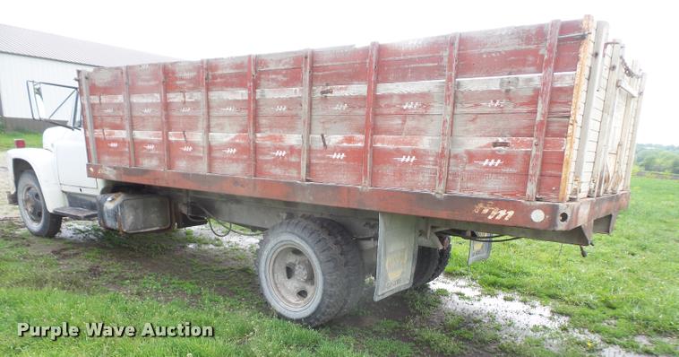 image for item DA8187 1969 International Loadstar 1700 grain truck