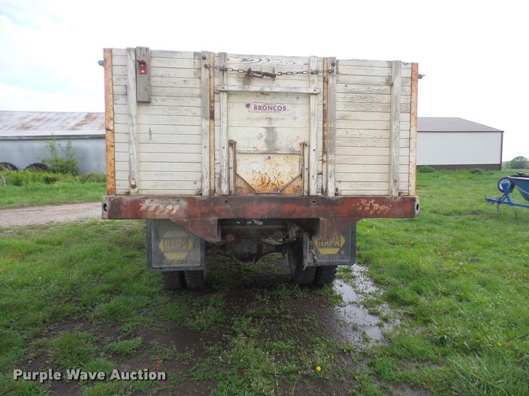 image for item DA8187 1969 International Loadstar 1700 grain truck