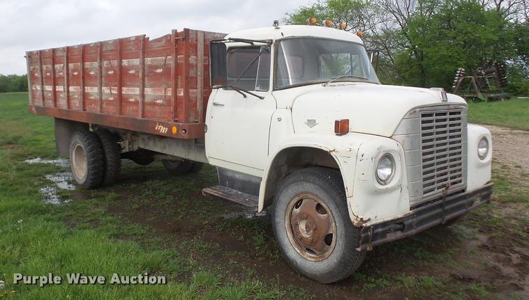 image for item DA8187 1969 International Loadstar 1700 grain truck
