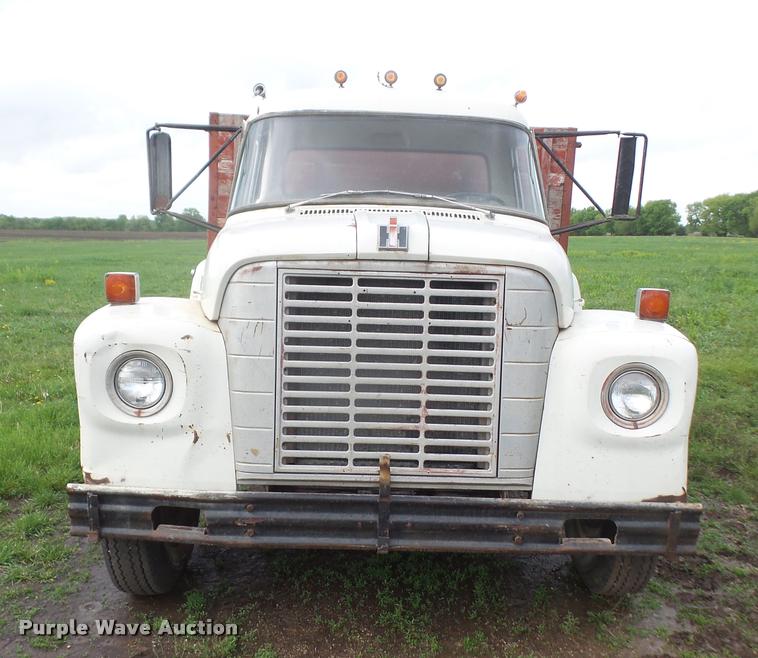 image for item DA8187 1969 International Loadstar 1700 grain truck