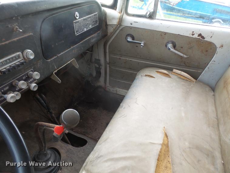 image for item DA8187 1969 International Loadstar 1700 grain truck