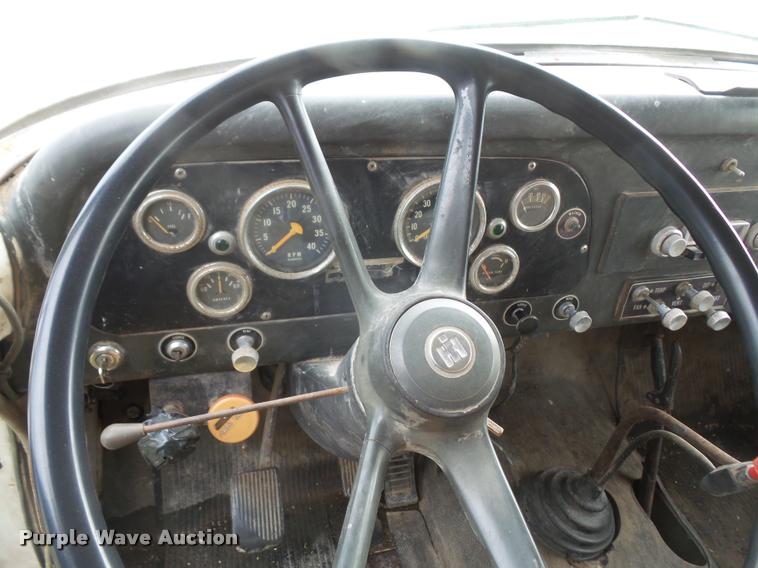image for item DA8187 1969 International Loadstar 1700 grain truck