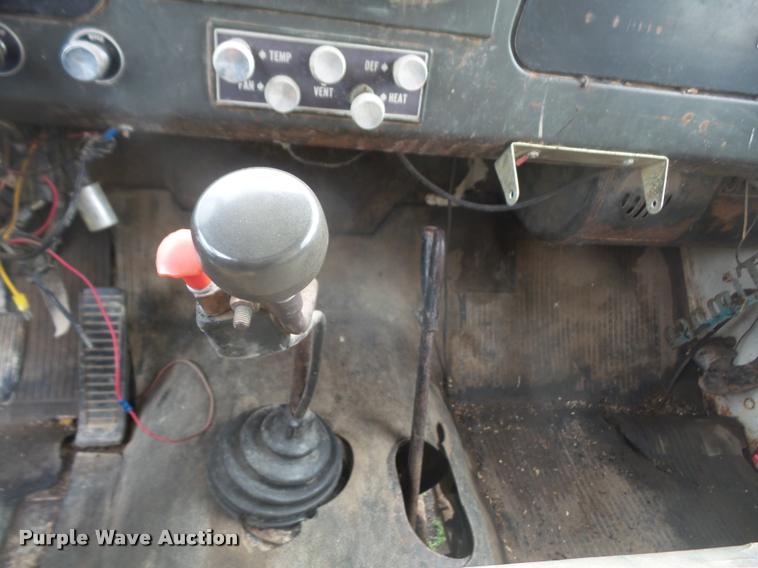 image for item DA8187 1969 International Loadstar 1700 grain truck