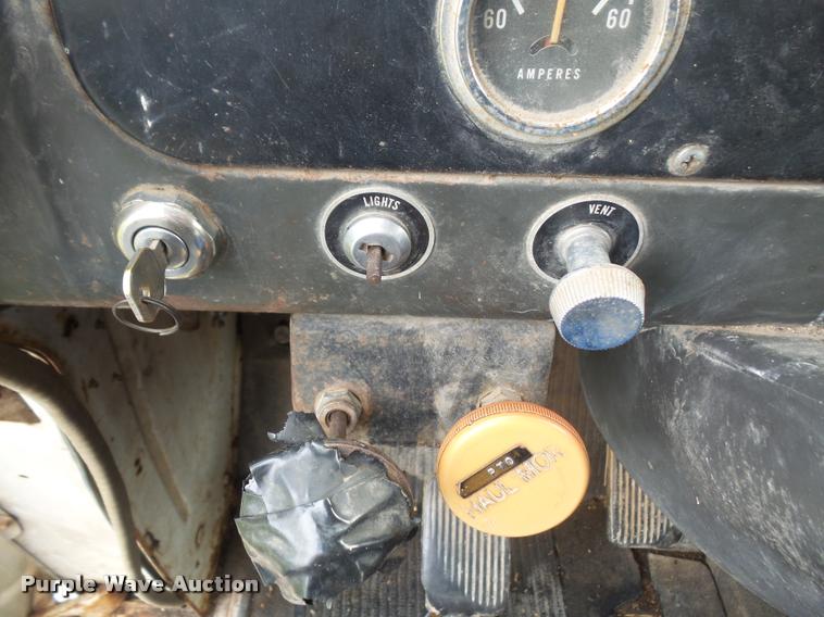 image for item DA8187 1969 International Loadstar 1700 grain truck