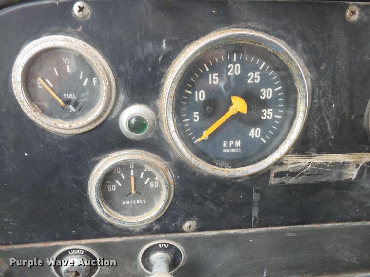 image for item DA8187 1969 International Loadstar 1700 grain truck