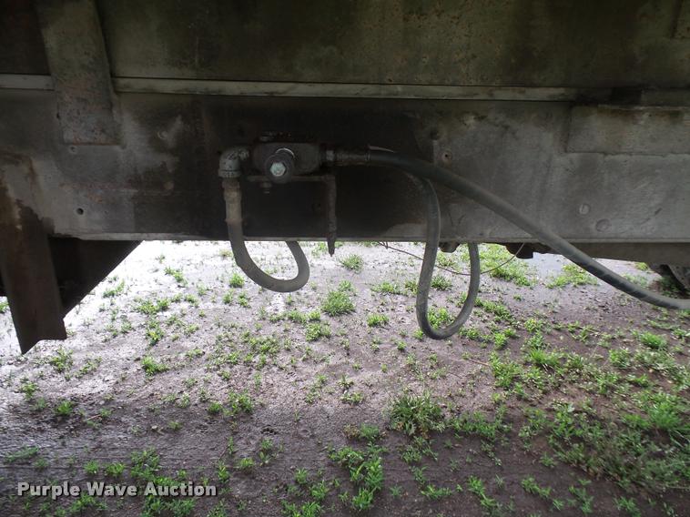 image for item DA8187 1969 International Loadstar 1700 grain truck