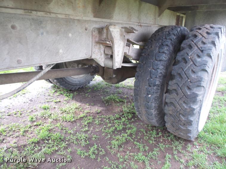 image for item DA8187 1969 International Loadstar 1700 grain truck