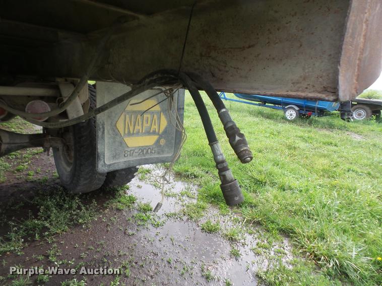 image for item DA8187 1969 International Loadstar 1700 grain truck