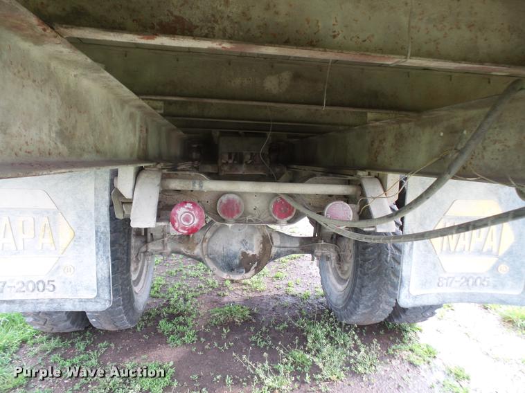 image for item DA8187 1969 International Loadstar 1700 grain truck