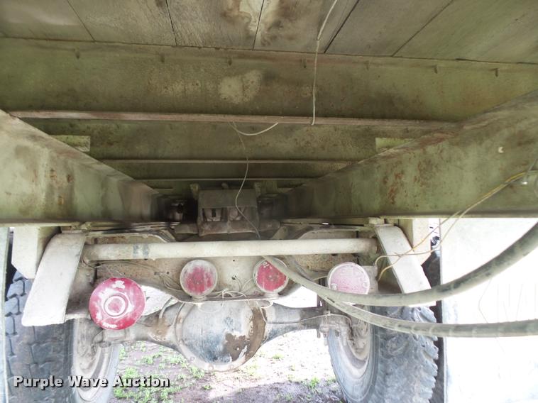 image for item DA8187 1969 International Loadstar 1700 grain truck