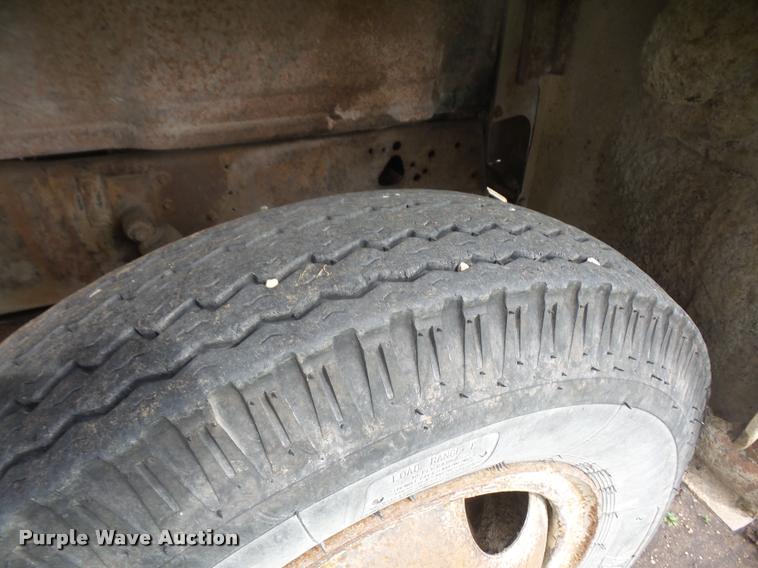 image for item DA8187 1969 International Loadstar 1700 grain truck