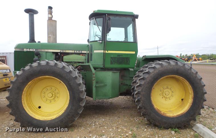 image for item DA8204 1979 John Deere 8440 4WD tractor