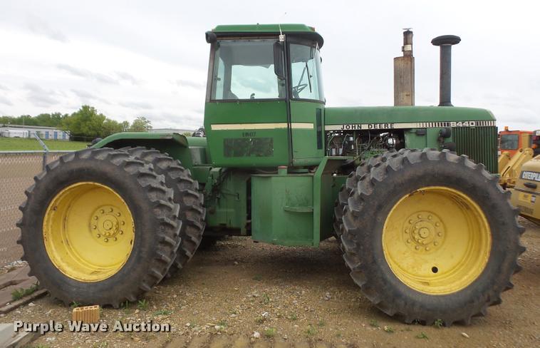 image for item DA8204 1979 John Deere 8440 4WD tractor