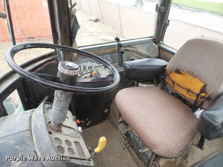 image for item DA8204 1979 John Deere 8440 4WD tractor