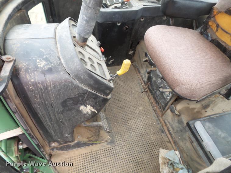 image for item DA8204 1979 John Deere 8440 4WD tractor