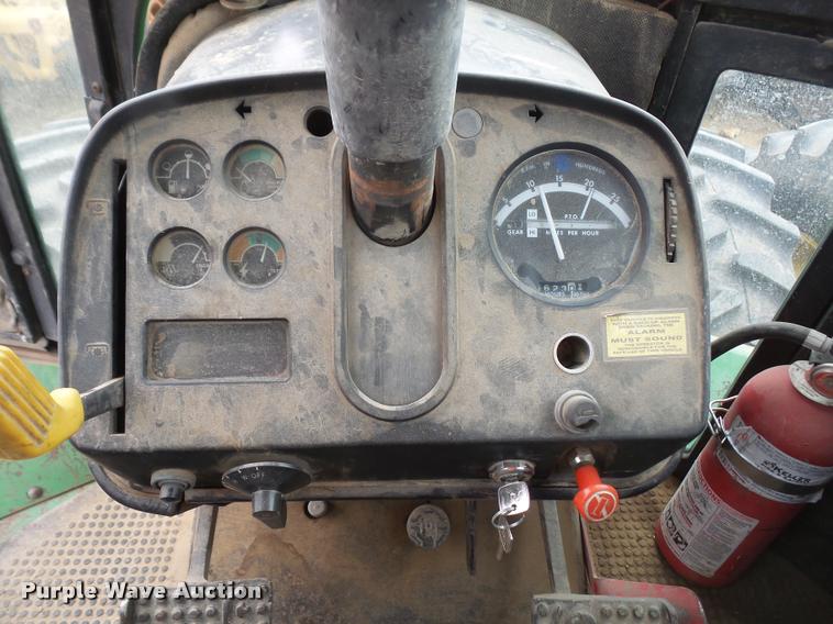 image for item DA8204 1979 John Deere 8440 4WD tractor