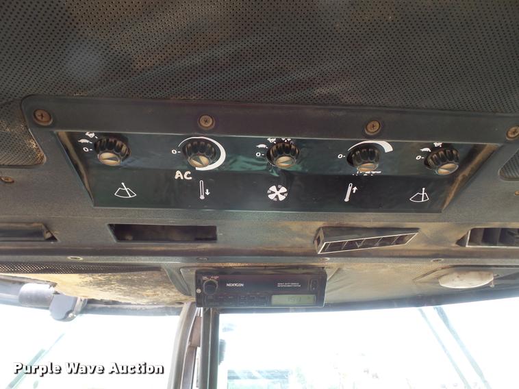 image for item DA8204 1979 John Deere 8440 4WD tractor