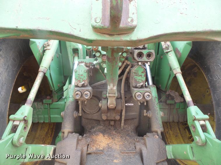 image for item DA8204 1979 John Deere 8440 4WD tractor