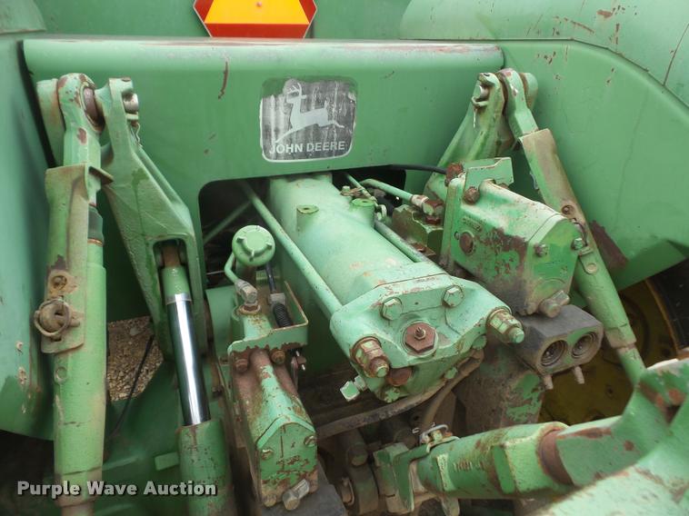image for item DA8204 1979 John Deere 8440 4WD tractor