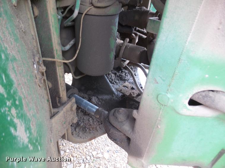 image for item DA8204 1979 John Deere 8440 4WD tractor