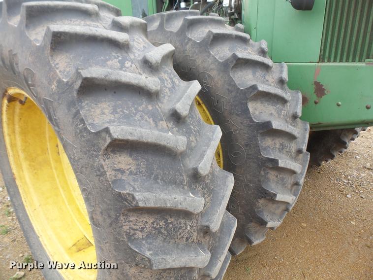image for item DA8204 1979 John Deere 8440 4WD tractor