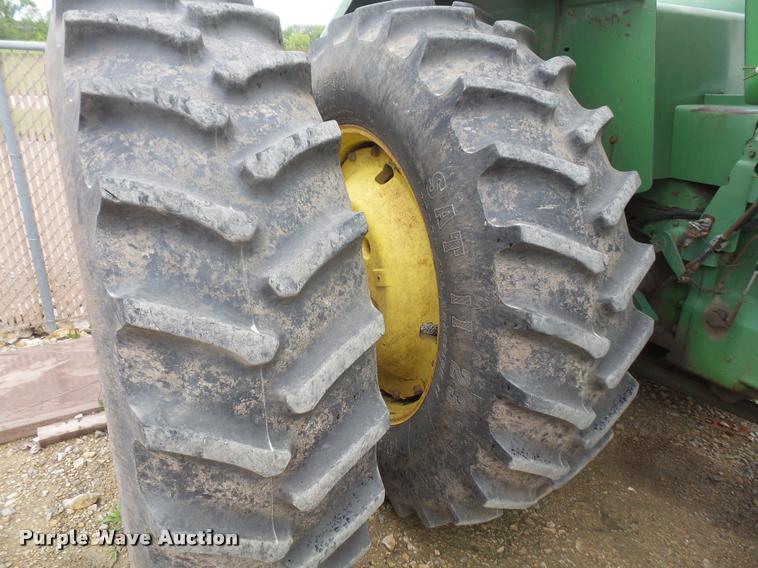 image for item DA8204 1979 John Deere 8440 4WD tractor