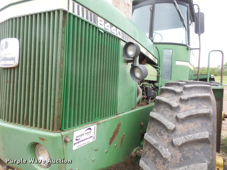 image for item DA8204 1979 John Deere 8440 4WD tractor