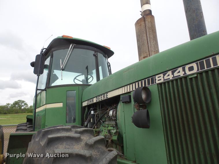 image for item DA8204 1979 John Deere 8440 4WD tractor