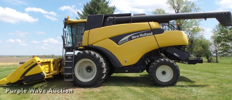 image for item DB1305 2005 New Holland CR960 combine