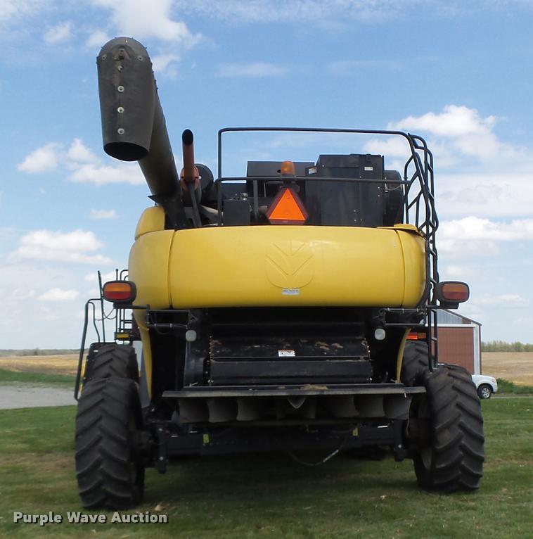 image for item DB1305 2005 New Holland CR960 combine