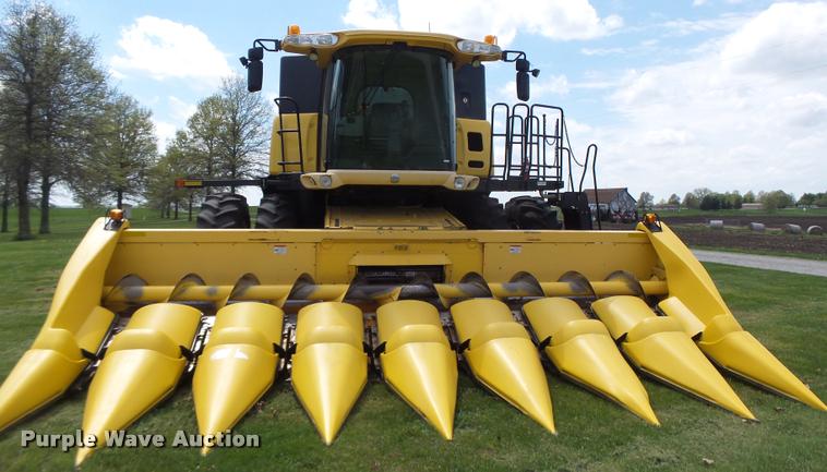 image for item DB1305 2005 New Holland CR960 combine